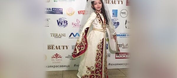 Пятилетняя Лаура Езеева завоевала Гран-При Красавица России Пятилетняя Лаура Езеева завоевала Гран-При Красавица России - Sputnik Южная Осетия