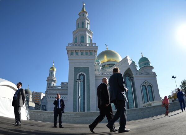 Президент РФ В.Путин принимает участие в церемонии открытия реконструированной Московской соборной мечети - Sputnik Южная Осетия