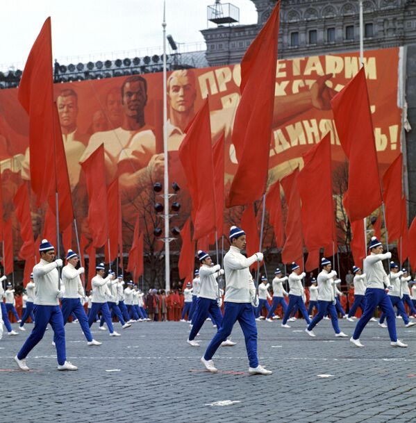 Парад физкультурников на Красной площади 1 мая. 1972 год - Sputnik Южная Осетия