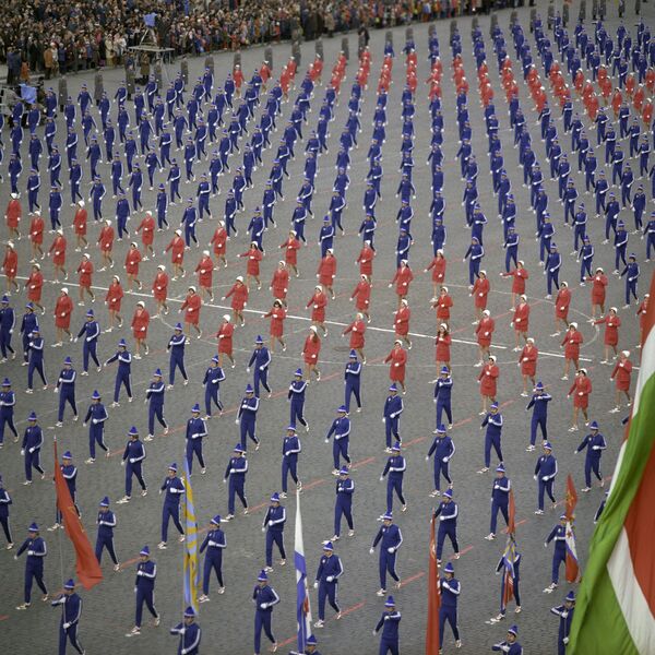 Парад физкультурников, посвященный празднованию 1 Мая, на Красной площади в Москве. 1976 год - Sputnik Южная Осетия