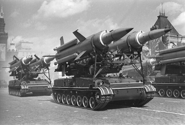 Военный парад на Красной площади в Москве 1 мая 1967 года - Sputnik Южная Осетия