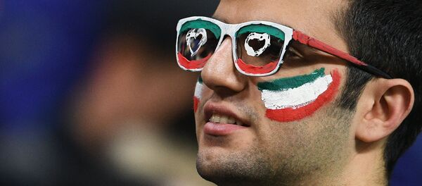 Иранский болельщик во время товарищеского матча по футболу между сборными командами России и Ирана Иранский болельщик во время товарищеского матча по футболу между сборными командами России и Ирана - Sputnik Южная Осетия