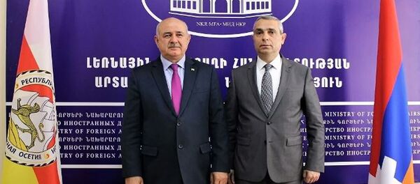 Хуссар Ирыстоны фӕсарӕйнаг хъуыддӕгты министр Медойты Дмитрий ӕмӕ Арцахы фӕсарӕйнаг хъуыддӕгты министр Масис Маилян Хуссар Ирыстоны фӕсарӕйнаг хъуыддӕгты министр Медойты Дмитрий ӕмӕ Арцахы фӕсарӕйнаг хъуыддӕгты министр Масис Маилян - Sputnik Хуссар Ирыстон