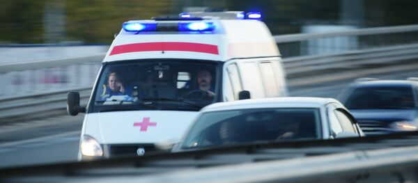 Автомобиль скорой медицинской помощи на дороге Автомобиль скорой медицинской помощи на дороге - Sputnik Южная Осетия