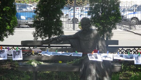 Выступающие против переноса скульптуры Коста организовали акцию протеста во Владикавказе - Sputnik Южная Осетия