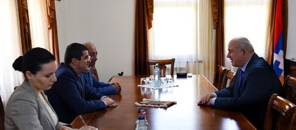 Глава МИД Южной Осетии Дмитрий Медоев встретился с государственным министром республики Арцах Араиком Арутюняном - Sputnik Южная Осетия