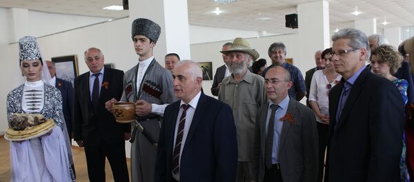 Во Владикавказе открылась выставка, приуроченная к 75-летию победы в Сталинградской битве Во Владикавказе открылась выставка, приуроченная к 75-летию победы в Сталинградской битве - Sputnik Южная Осетия