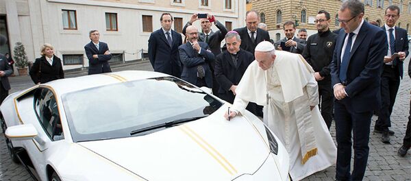 Lamborghini Папы Римского Франциска Lamborghini Папы Римского Франциска - Sputnik Южная Осетия