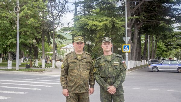 Подполковник Юрий Шпаков (слева) - Sputnik Южная Осетия