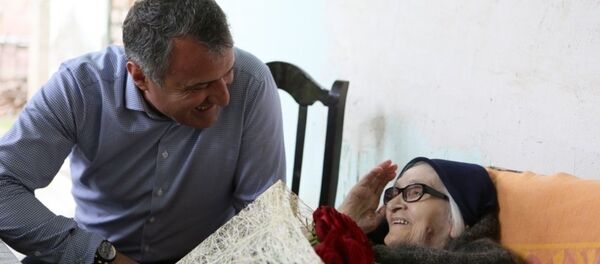 Бибилов навестил ветерана тыла Зою Валиеву в день ее 90-летия - Sputnik Южная Осетия