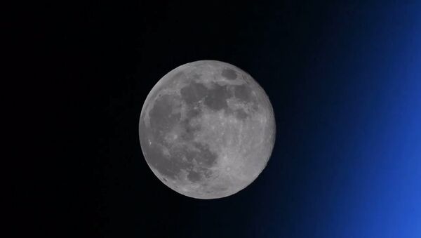 Российский космонавт показал исчезающую Луну - Sputnik Южная Осетия