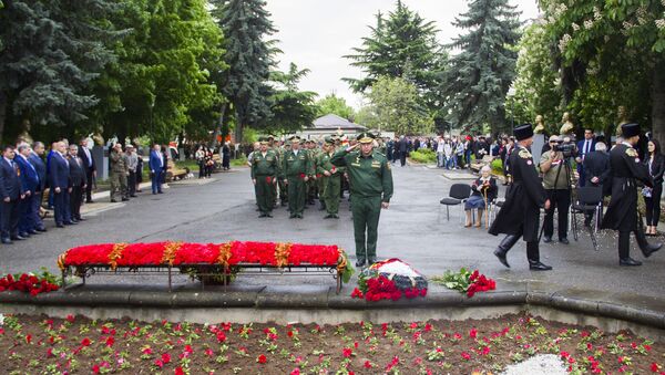 Возложение цветов к вечному огню - Sputnik Южная Осетия