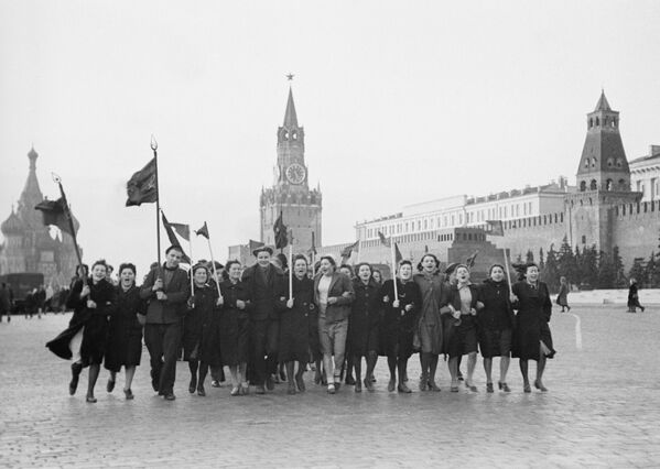Утром 9 мая 1945 года на Красной площади - Sputnik Южная Осетия