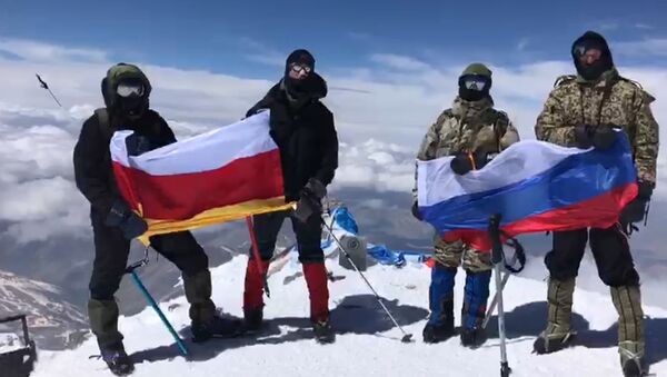 Альпинисты из Южной Осетии на вершине Эльбруса - Sputnik Южная Осетия