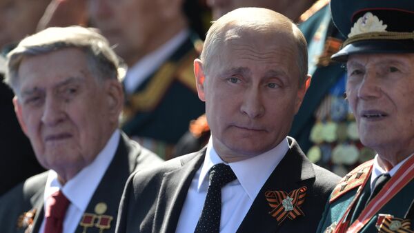 Президент РФ Владимир Путин на военном параде в Москве - Sputnik Южная Осетия