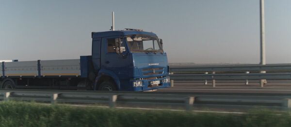 На подходе к Крымскому мосту испытали беспилотные автомобили На подходе к Крымскому мосту испытали беспилотные автомобили - Sputnik Южная Осетия