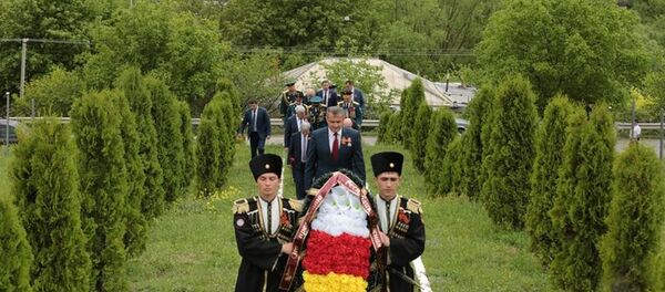 Анатолий Бибилов почтил память жителей сел Прис и Тбет, воевавших на фронтах Великой Отечественной войны Анатолий Бибилов почтил память жителей сел Прис и Тбет, воевавших на фронтах Великой Отечественной войны - Sputnik Хуссар Ирыстон