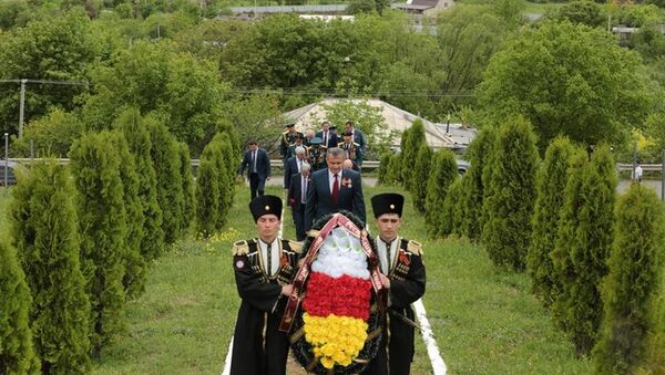 Анатолий Бибилов почтил память жителей сел Прис и Тбет, воевавших на фронтах Великой Отечественной войны - Sputnik Южная Осетия