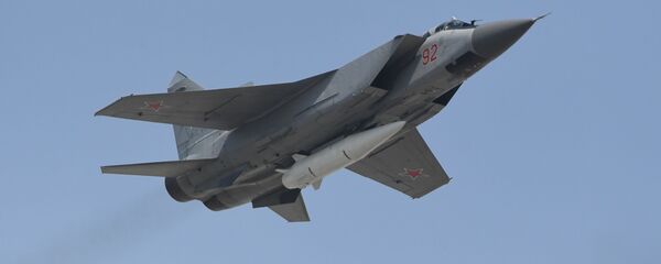 Многоцелевой истребитель МиГ-31 с гиперзвуковой ракетой Кинжал на репетиции воздушной части парада Победы в Москве - Sputnik Южная Осетия