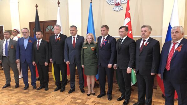 Бибилов обсудил в Донецке сотрудничество с Донбассом, Россией и Абхазией - Sputnik Южная Осетия