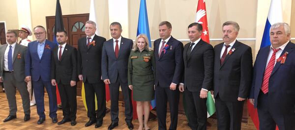 Бибилов обсудил в Донецке сотрудничество с Донбассом, Россией и Абхазией Бибилов обсудил в Донецке сотрудничество с Донбассом, Россией и Абхазией - Sputnik Южная Осетия