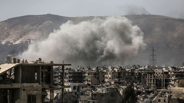 Дым после авиаудара ВВС Сирия на востоке Дамаска. Архивное фото - Sputnik Южная Осетия