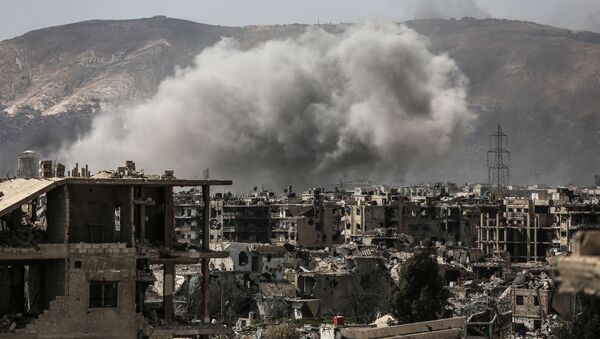 Дым после авиаудара ВВС Сирия на востоке Дамаска. Архивное фото - Sputnik Южная Осетия