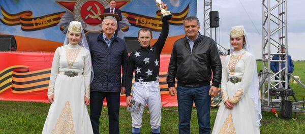 Скачки на ипподроме в Беслане Скачки на ипподроме в Беслане - Sputnik Южная Осетия