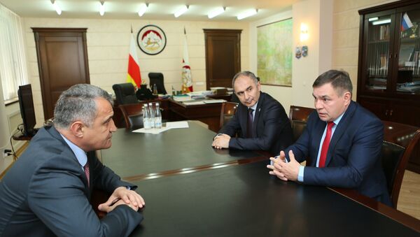 Президент РЮО встретился с гендиректором канала Просвещение - Sputnik Южная Осетия