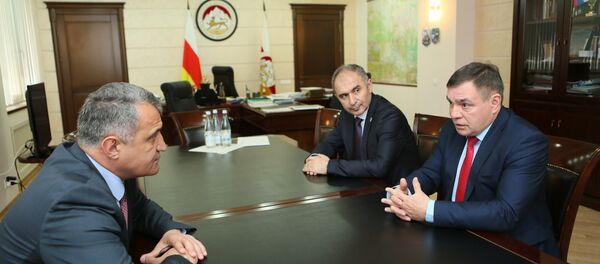 Президент РЮО встретился с гендиректором канала Просвещение Президент РЮО встретился с гендиректором канала Просвещение - Sputnik Южная Осетия