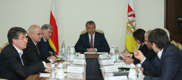 Президентӕн радзырдтой 2018-2019 ӕзты Инвестпрограммӕйы реализацийы тыххӕй Президентӕн радзырдтой 2018-2019 ӕзты Инвестпрограммӕйы реализацийы тыххӕй - Sputnik Хуссар Ирыстон