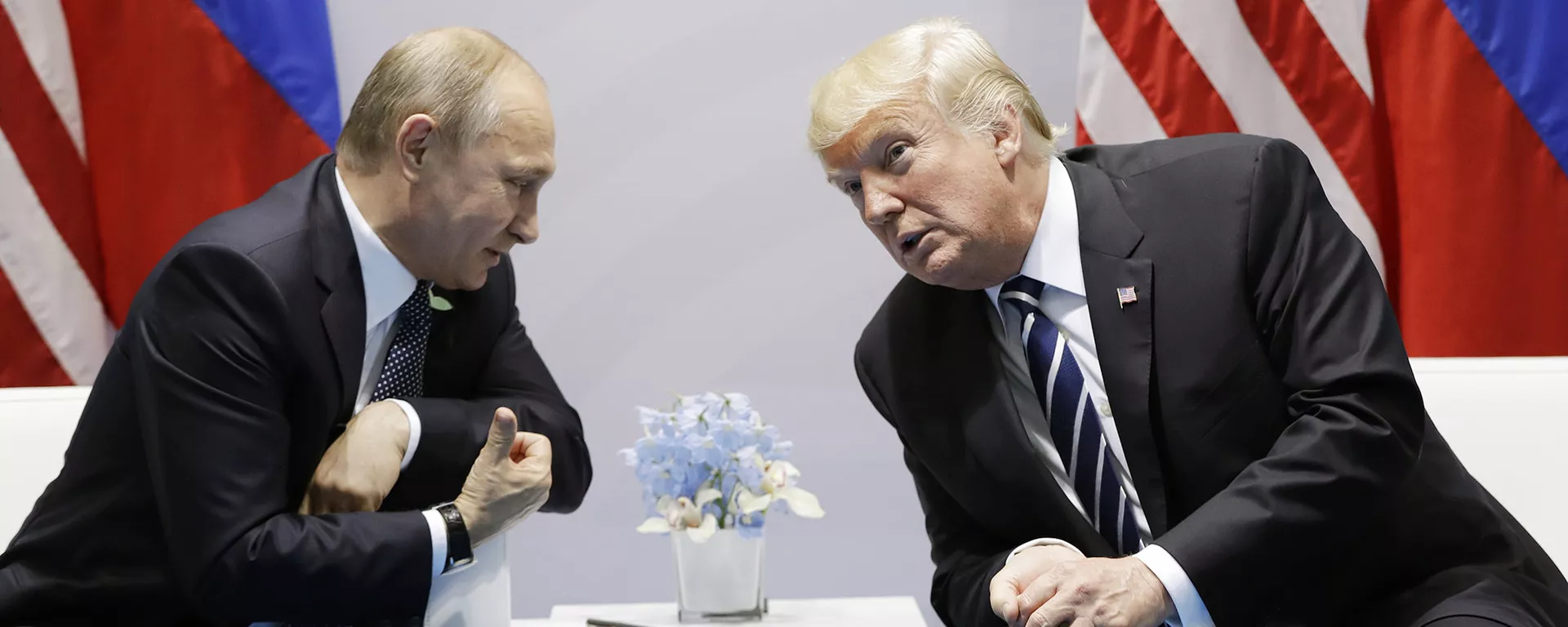 Владимир Путин и Дональд Трамп. Архивное фото - Sputnik Южная Осетия, 1920, 05.04.2025