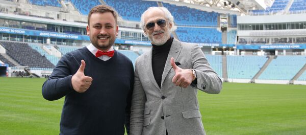 Наивные Путешественники с Ахриком Цвейбой – легендарным советским, российским и украинским футболистом. Наивные Путешественники с Ахриком Цвейбой – легендарным советским, российским и украинским футболистом. - Sputnik Южная Осетия