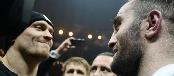 Чемпион мира по версиям WBO и WBC Александр Усик и российский боксер Мурат Гассиев - Sputnik Южная Осетия