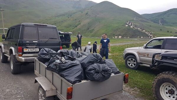Джиперы Владикавказа очистили от мусора горную местность - Sputnik Южная Осетия