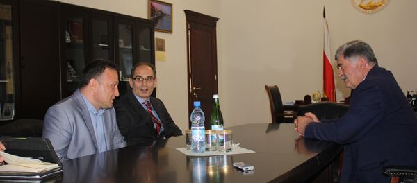 Встреча представителей МККК с премьер-министром РЮО Встреча представителей МККК с премьер-министром РЮО - Sputnik Южная Осетия