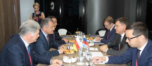 Встреча президента РЮО с министром энергетики РФ Встреча президента РЮО с министром энергетики РФ - Sputnik Южная Осетия