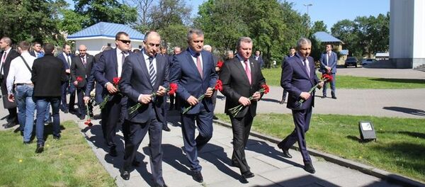 Президент сæвæрдта дидинтæ Беслæны амæттæгты Монументмæ Петербурджы - Sputnik Хуссар Ирыстон