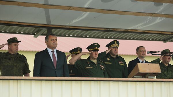 Президент РЮО посетил торжественный митинг на 4-й военной базе - Sputnik Южная Осетия