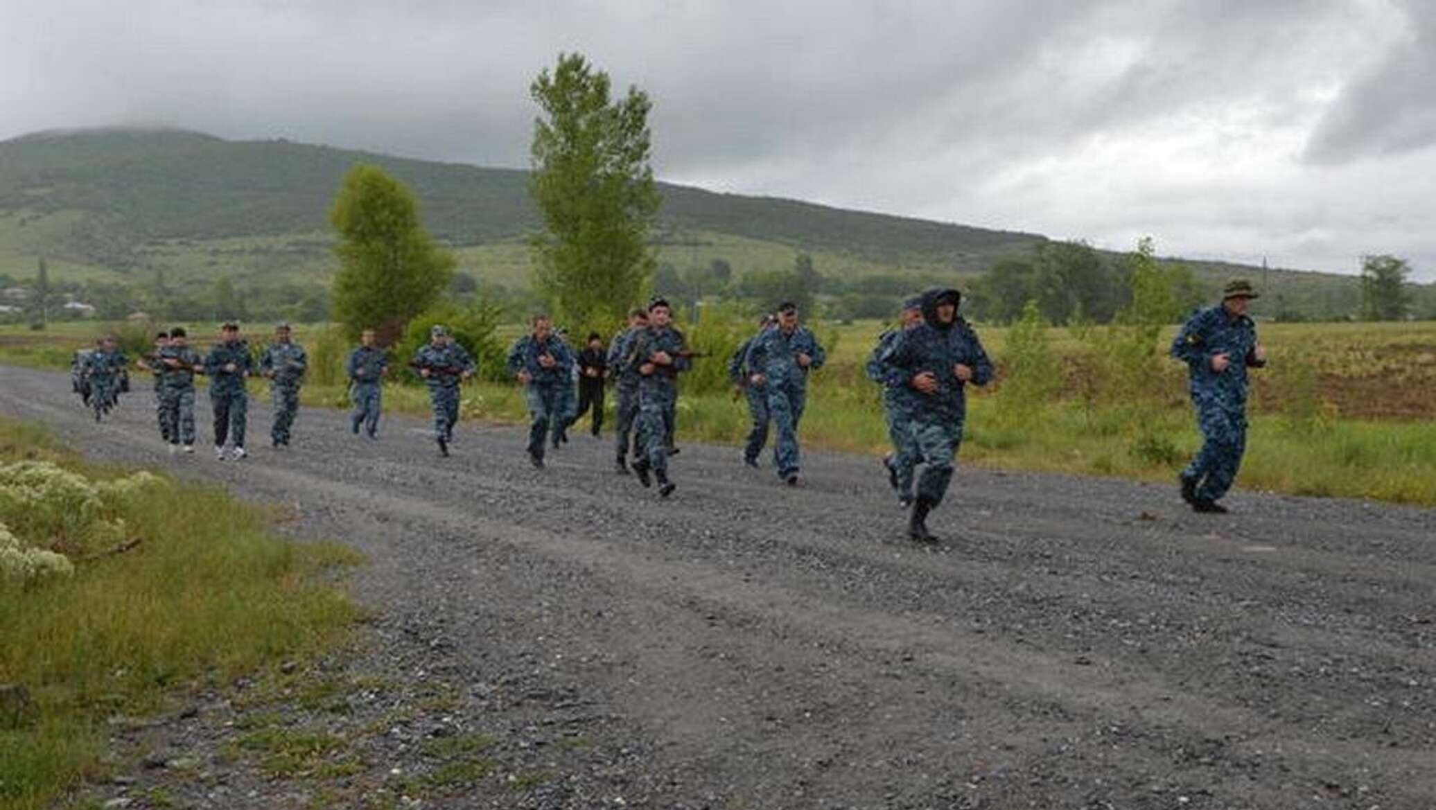 Совершение пешего марша. УВО Южной Осетии. УВО МВД РЮО. УВО РЮО марш бросок. Марш в Осетии.