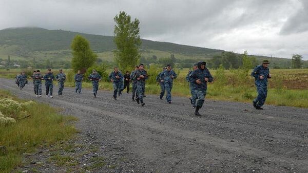 Сотрудники МВД Южной Осетии совершили марш-бросок - Sputnik Южная Осетия
