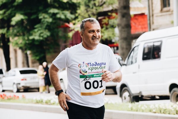 Анатолий Бибилов принял участие в благотворительном забеге Run Tskhinval - Sputnik Южная Осетия