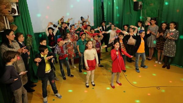 Анатолий Бибилов посетил презентацию детской студии телевидения Gino-TV - Sputnik Хуссар Ирыстон