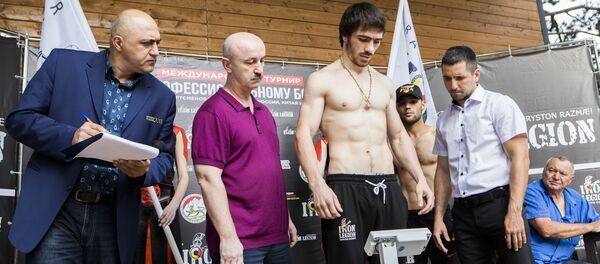 Взвешивание боксеров - Sputnik Хуссар Ирыстон