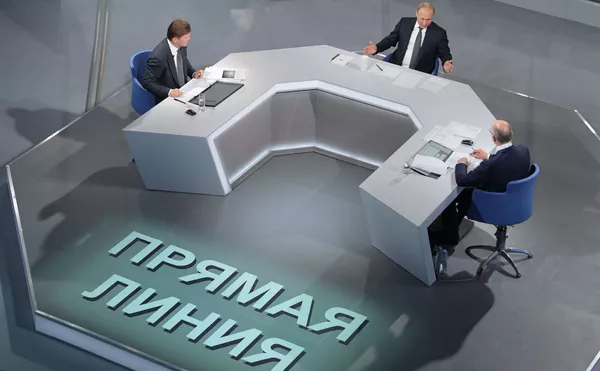 Президент РФ Владимир Путин отвечает на вопросы россиян во время ежегодной специальной программы Прямая линия с Владимиром Путиным Президент РФ Владимир Путин отвечает на вопросы россиян во время ежегодной специальной программы Прямая линия с Владимиром Путиным - Sputnik Южная Осетия