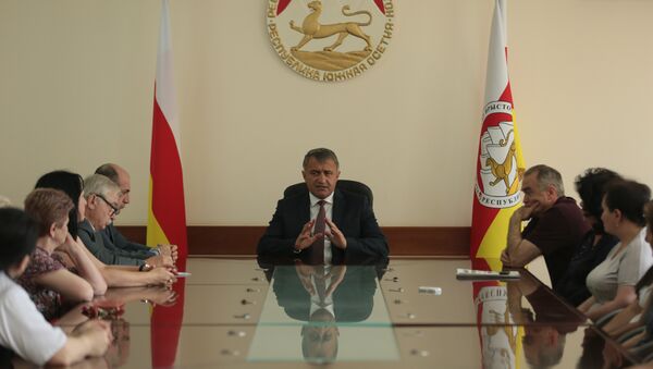 Встреча президента Южной Осетии с беженцами - Sputnik Южная Осетия