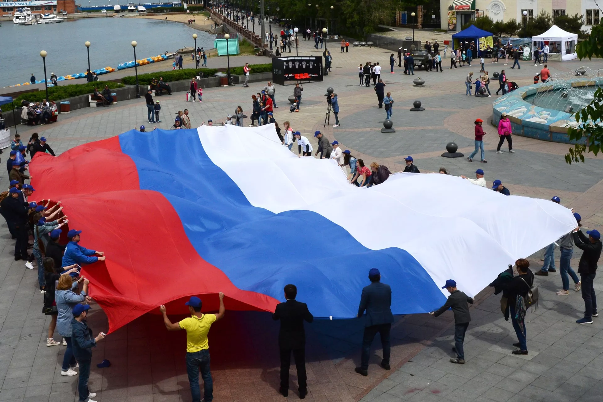 День Государственного флага России: история и современность День Государственного флага России: история и современность - Sputnik Южная Осетия, 1920, 21.08.2024