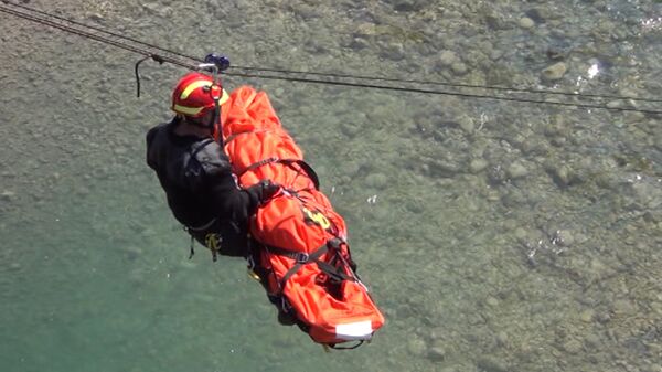 Спасатели эвакуировали условно пострадавших по горной реке - Sputnik Южная Осетия