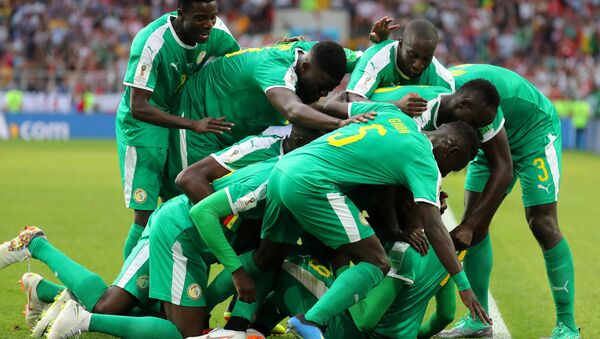 Игроки сборной Сенегала радуются забитому голу - Sputnik Южная Осетия