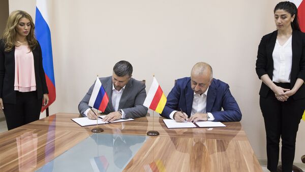 Подписание соглашений  между ТПП Южной Осетии и Крыма - Sputnik Южная Осетия